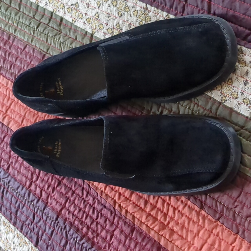 Vintage HUSH PUPPIES* black suede slip on with rubber tread and sole elastic gor